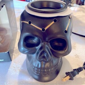 Halloween Black Skull Wax Scent Warmer NWT Scary Cute